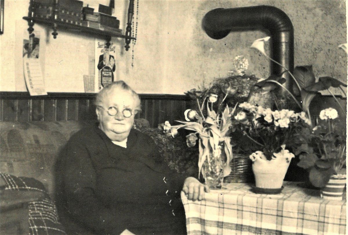 Frau Berta Müller - Seifensieder-Witwe an ihrem 75. Geburtstag 1944